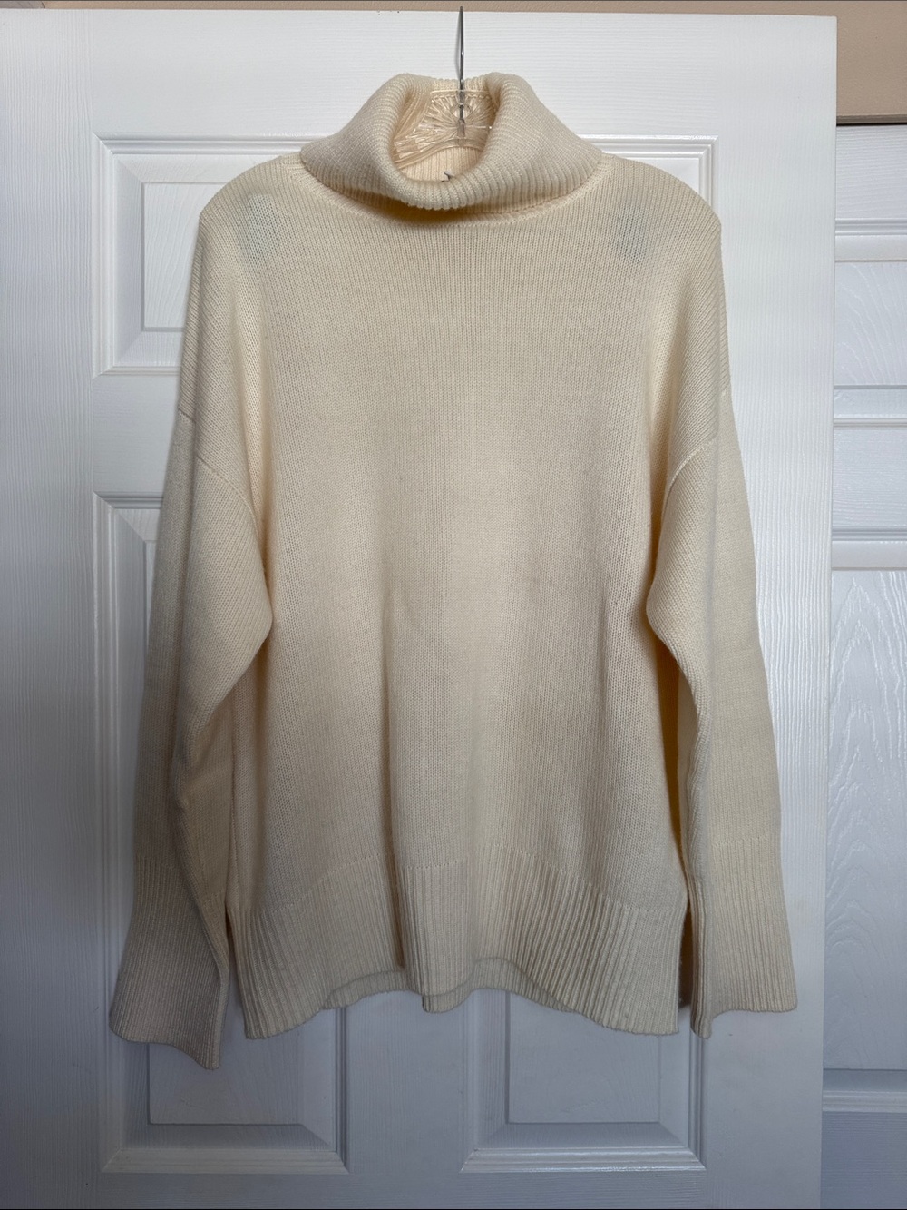 Flat White Ivory Wool Cashmere Turtleneck M